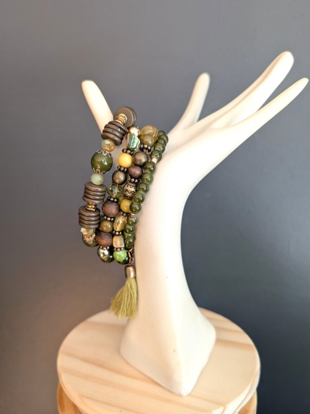Bundle of 4 stacking/layering green tones stretch bracelets - Picture 2 of 10
